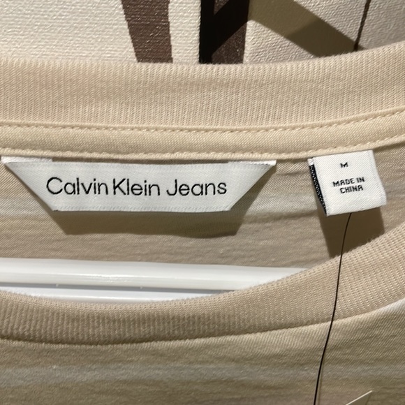 Calvin Klein Jeans Cropped Formal Top with Padded Shoulders NWT $18 PRICE DROP‼️ - Picture 3 of 12